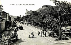 737- Batna - Le square et la rue Gambetta